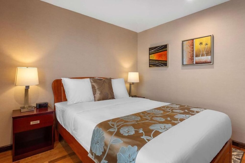 Room, 1 Queen Bed, Non Smoking, City View - Photo 3