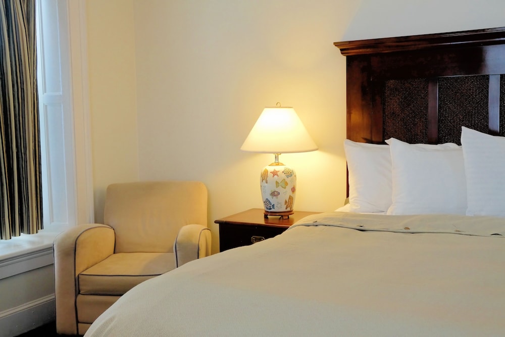 Deluxe Room, 1 King Bed photo 1