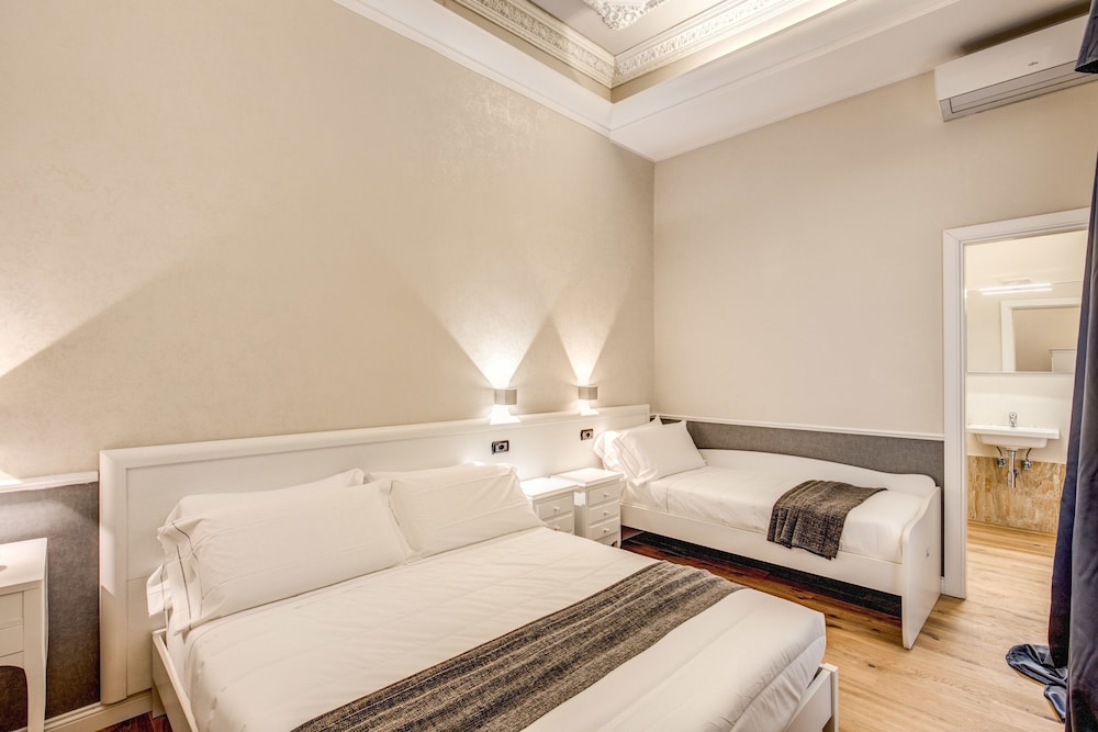 Comfort Quadruple Room, Multiple Beds photo 3
