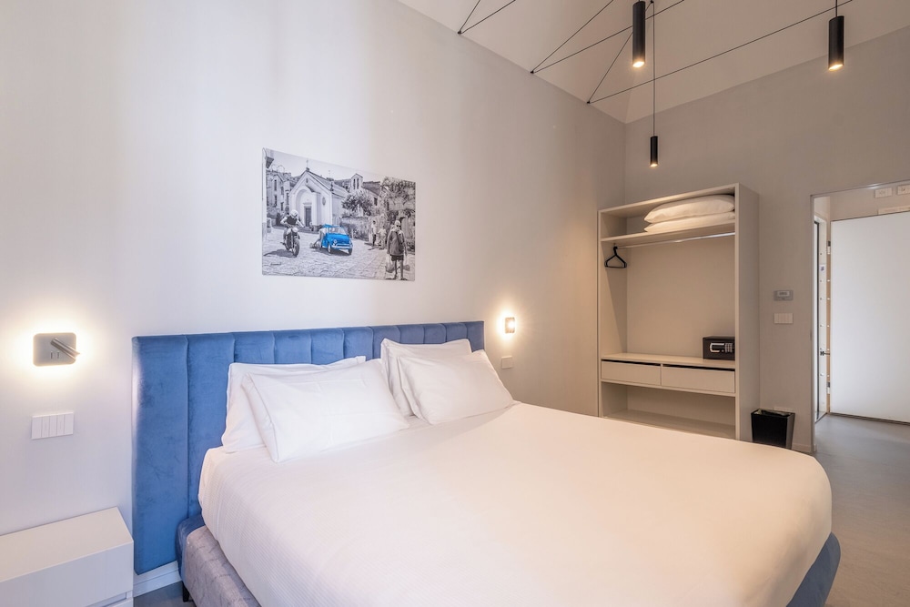 Deluxe Suite - Photo 2