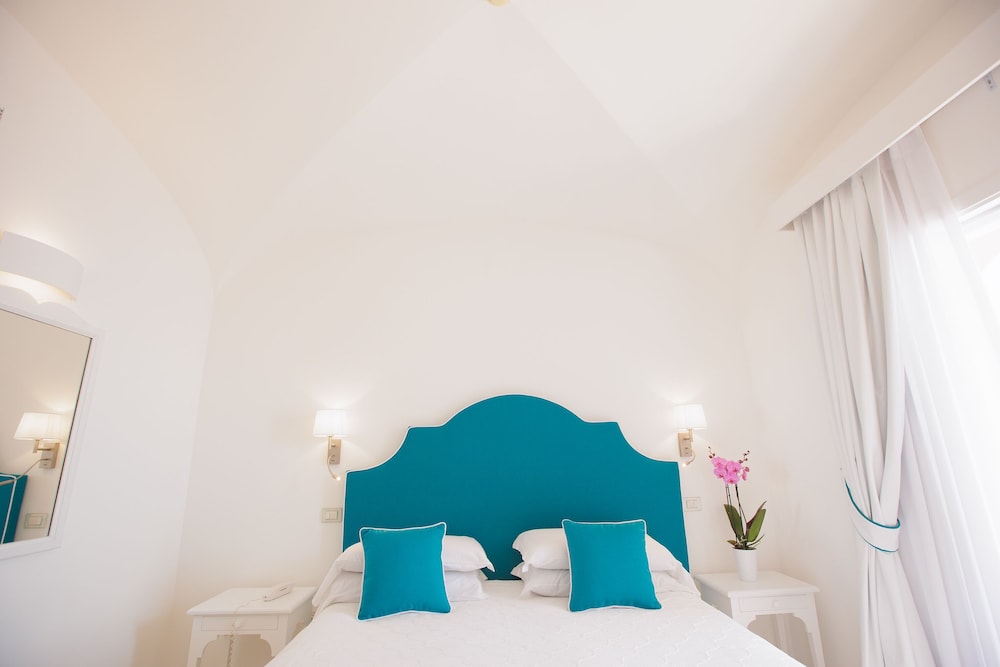 Superior Double or Twin Room, Balcony, Sea View - Photo 3