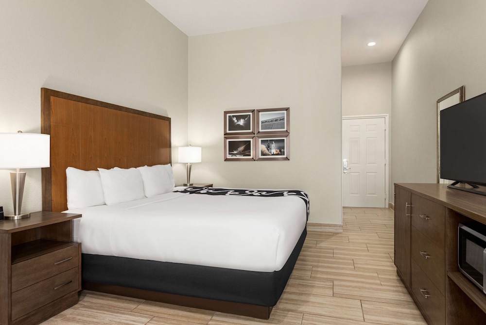 Room, 1 King Bed, Non Smoking - Photo 2