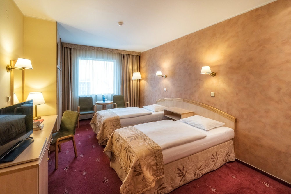 Standard Double Room Single Use, 2 Twin Beds photo 1
