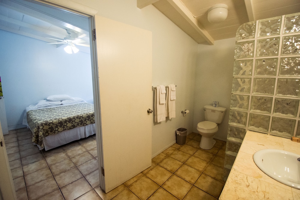 Interior Room, 2 Beds, Private Bath photo 2