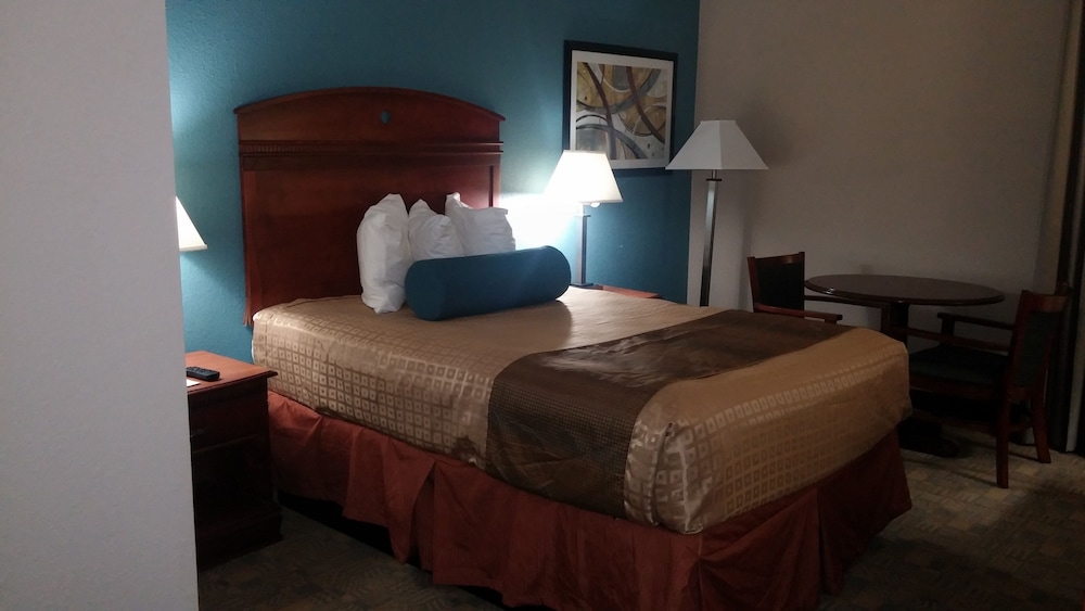 Room, 1 King Bed, Non Smoking - Photo 3