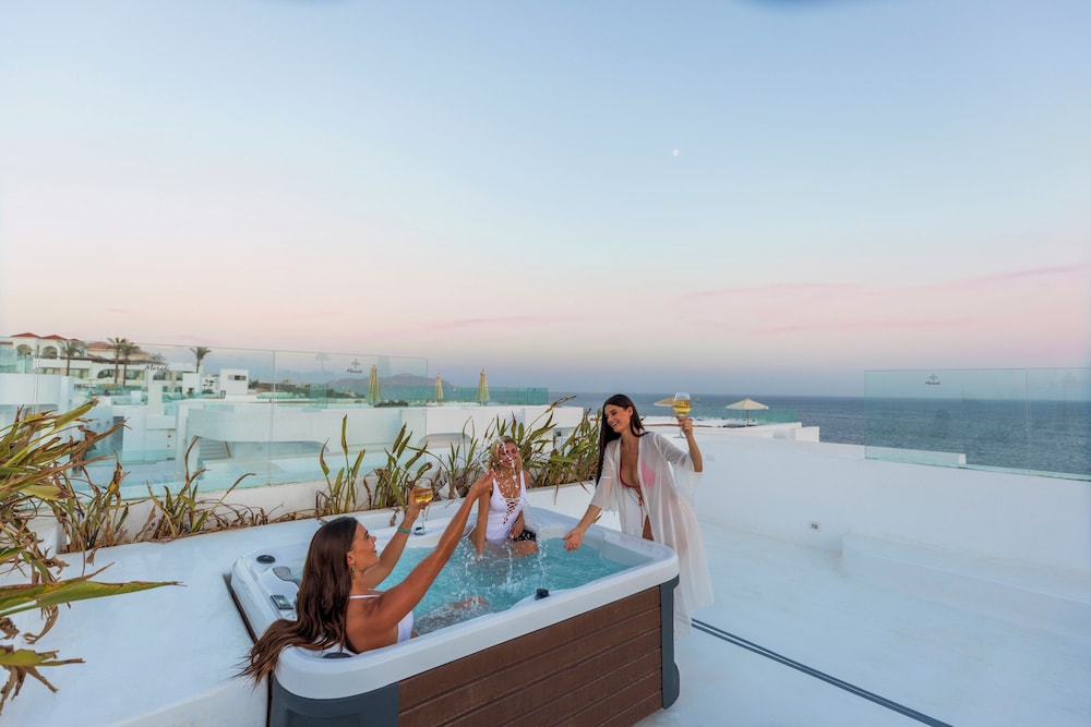 The Party Never Ends Jacuzzi Suite - Photo 5