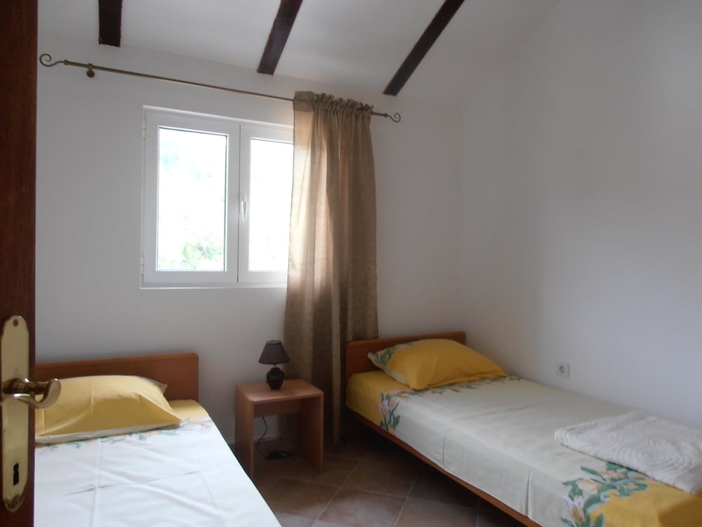Apartment 7