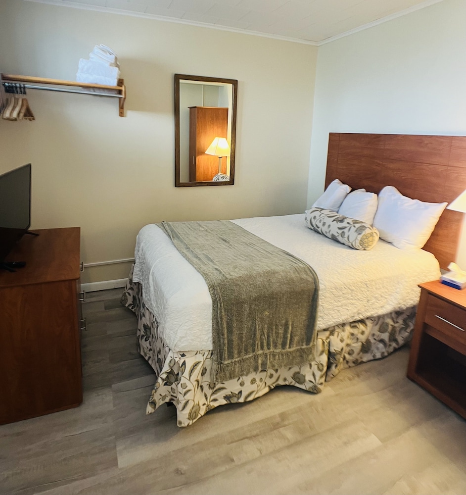 3rd Floor, Ocean View, 3 Double Beds, Private Deck photo 2