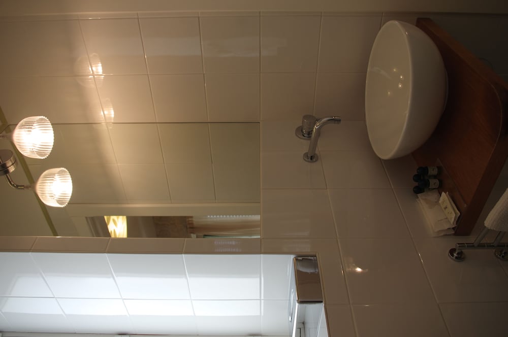 Double or Twin Room - Photo 9