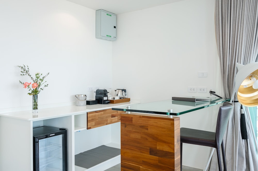 Grand Deluxe Corner Suite - Photo 12