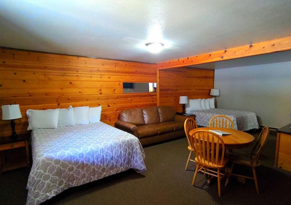 Deluxe Room, 1 Queen Bed photo 2