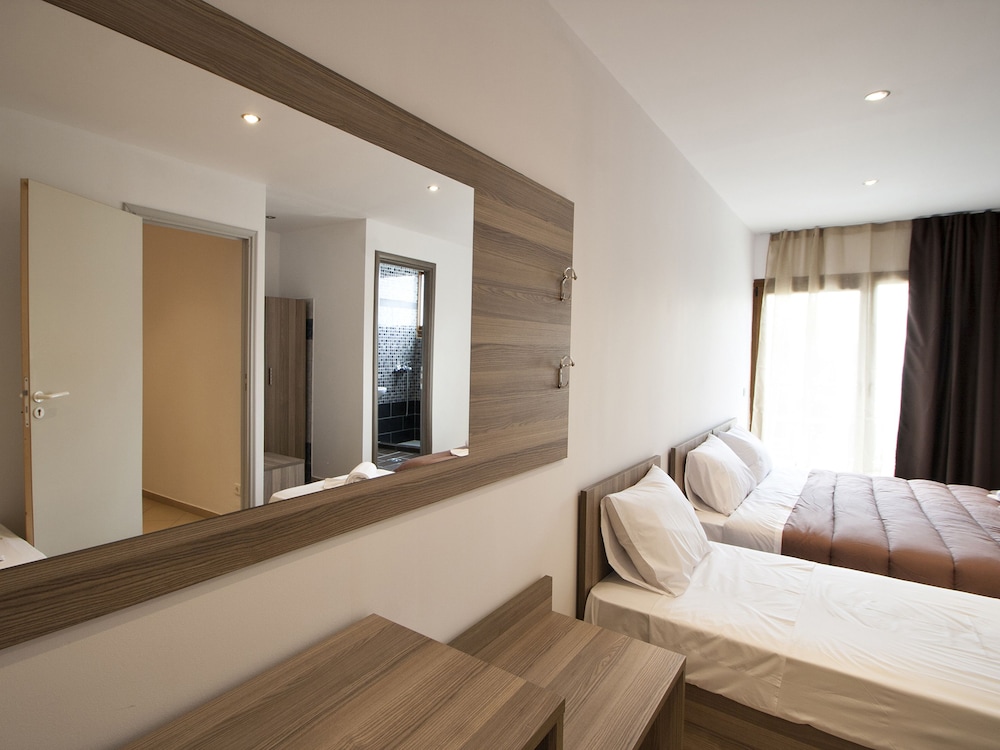 Room, 2 Bedrooms photo 2