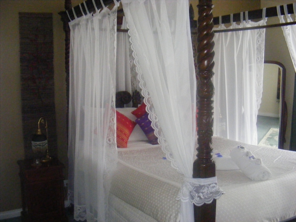 The Grange Jacuzzi Suite photo 3