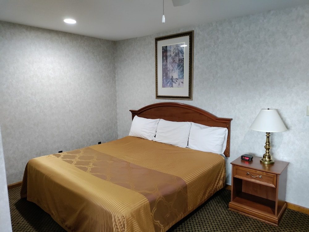 Deluxe Suite, 1 King Bed with Sofa bed, Poolside