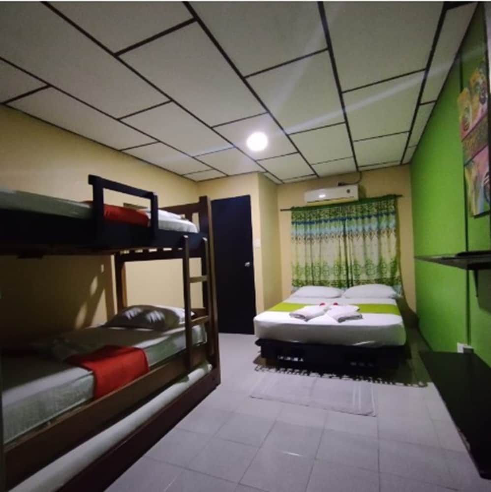 Basic Quadruple Room photo 1