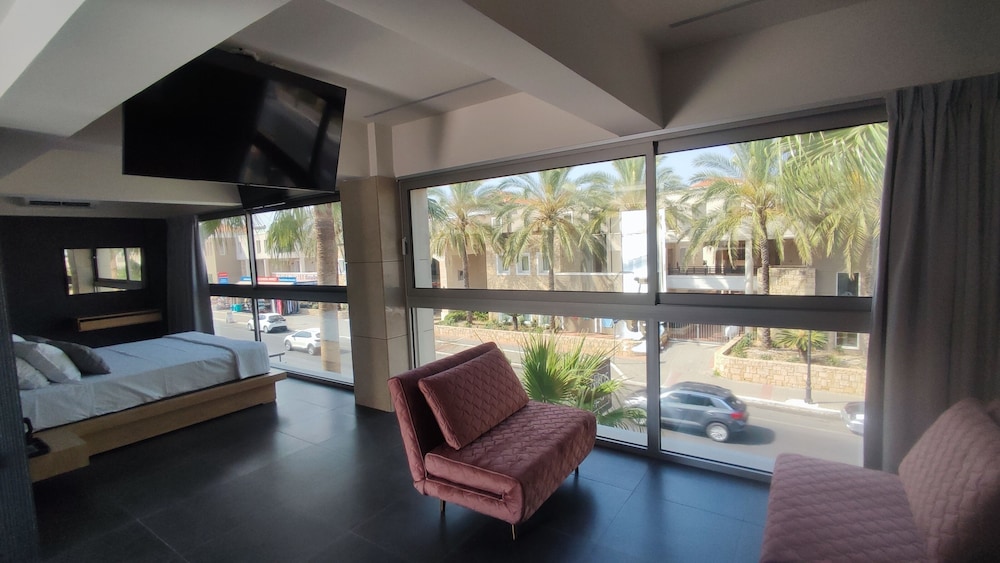 Signature Penthouse, Partial Ocean View