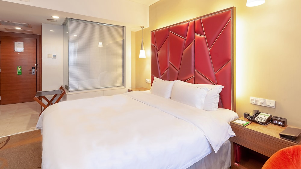 Standard Room, 1 King Bed - Photo 10