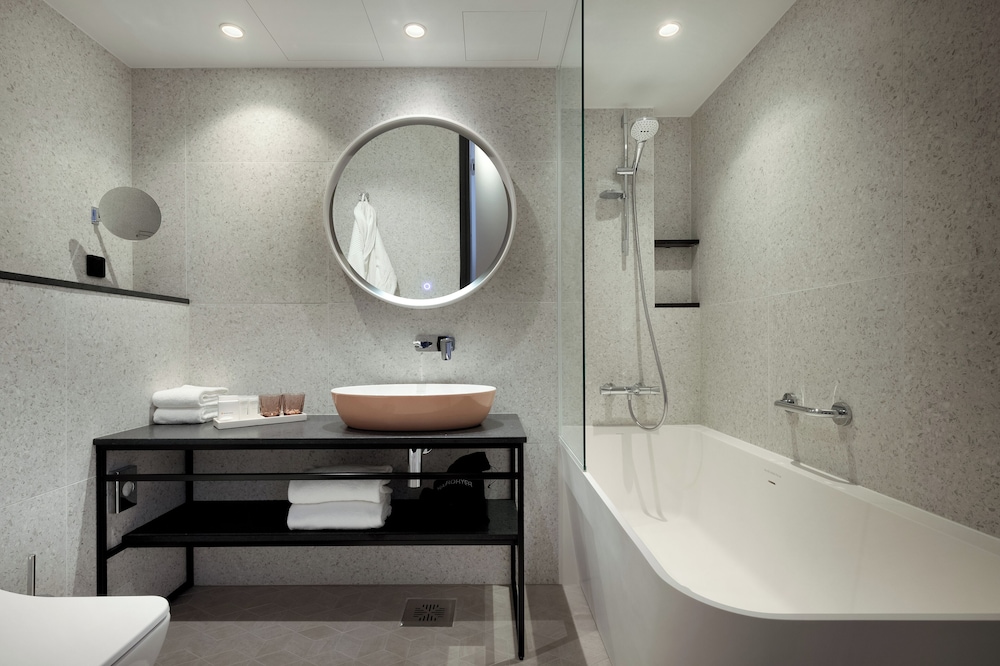 Superior Twin Room, City View - Photo 4