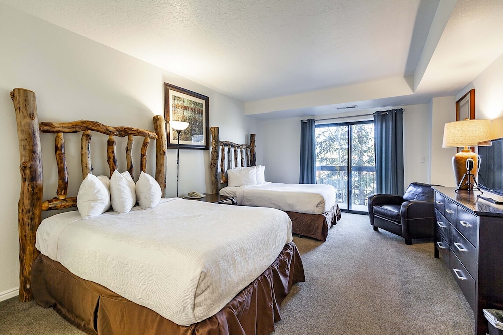2 Bedroom Condominium - Photo 49