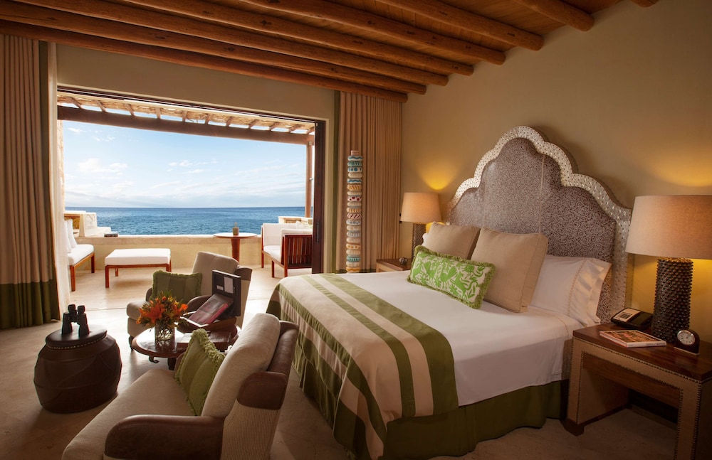 Ocean View Vista with Plunge Pool - King Bedroom - Photo 2