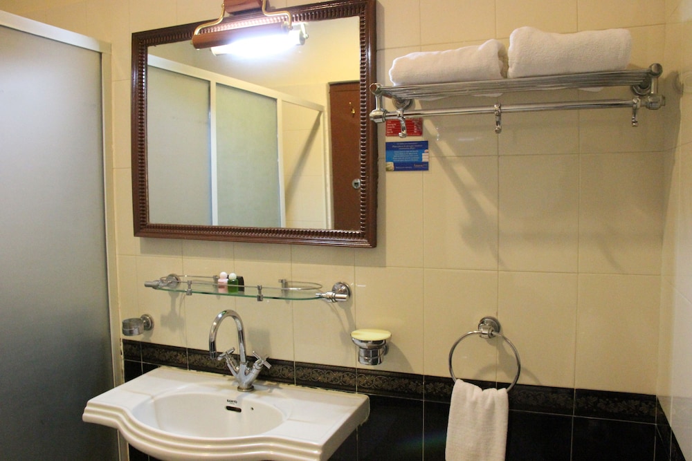 Executive Room - Photo 6