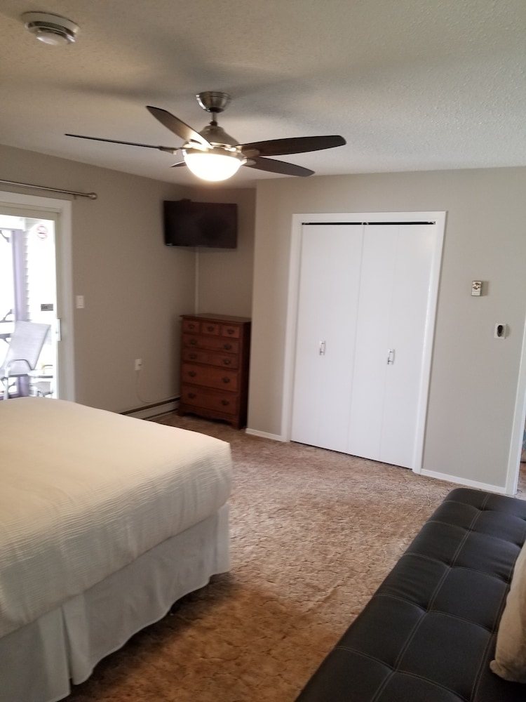 Room, 1 Queen Bed with Sofa bed, Poolside photo 3