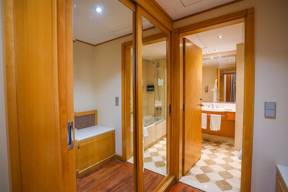 Standard Room, 2 Twin Beds, Non Smoking - Photo 4