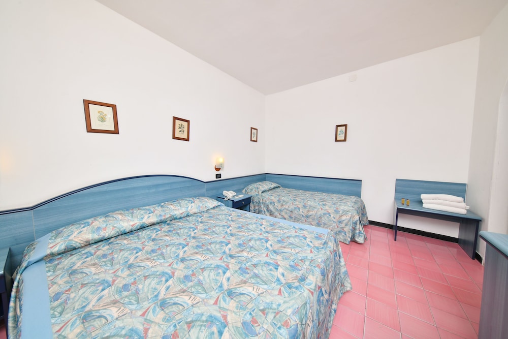 Triple Room photo 2