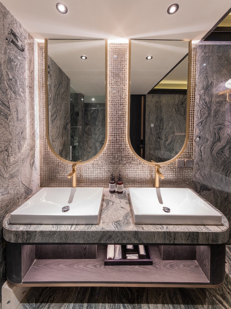 Executive Room - Photo 24