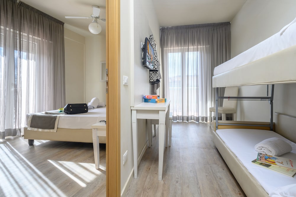 Family Quadruple Room, 2 Bedrooms