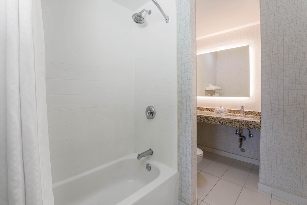Premium Room, 2 Queen Beds (Standard) - Photo 4