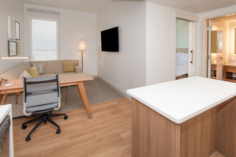 Suite, 1 Bedroom - Photo 5