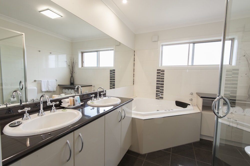 Corner Spa Suite