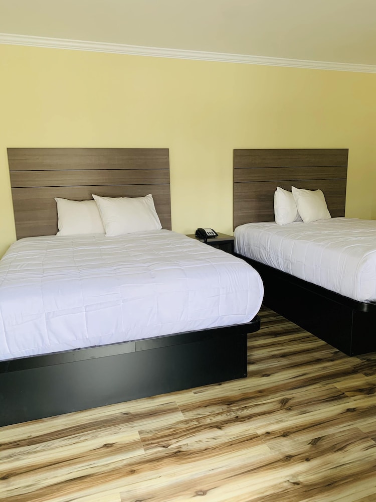 Standard Room, 2 Queen Beds photo 1