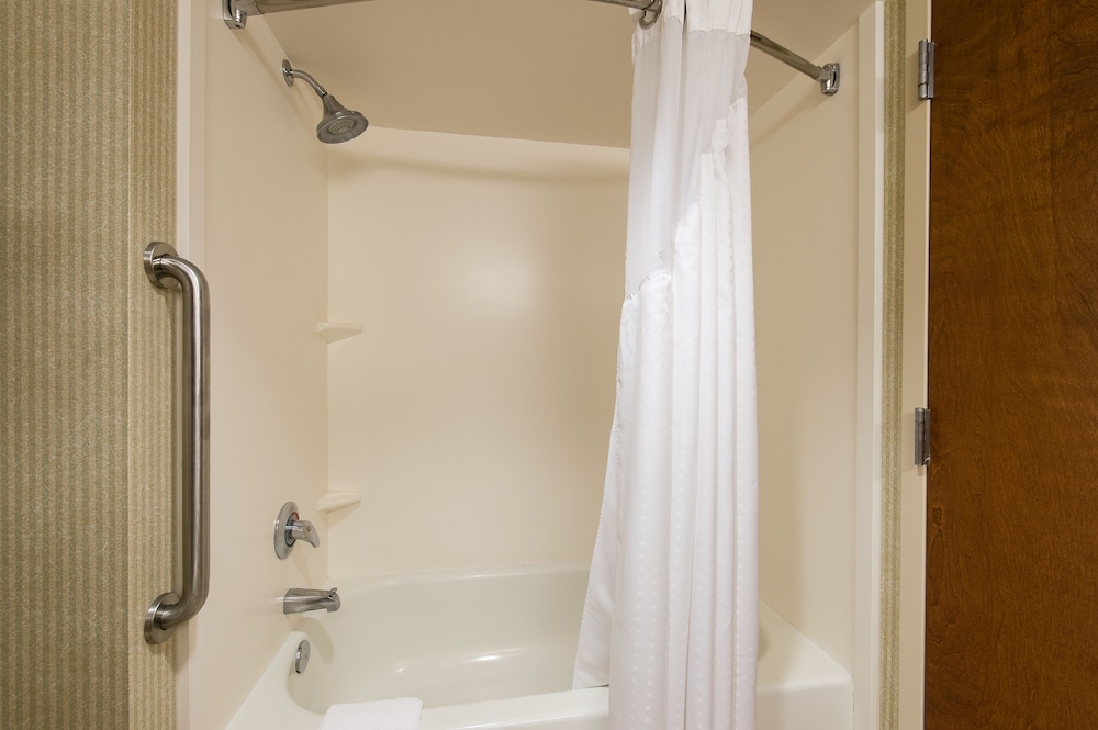 Standard Room, 2 Queen Beds, Accessible (Comm) - Photo 5