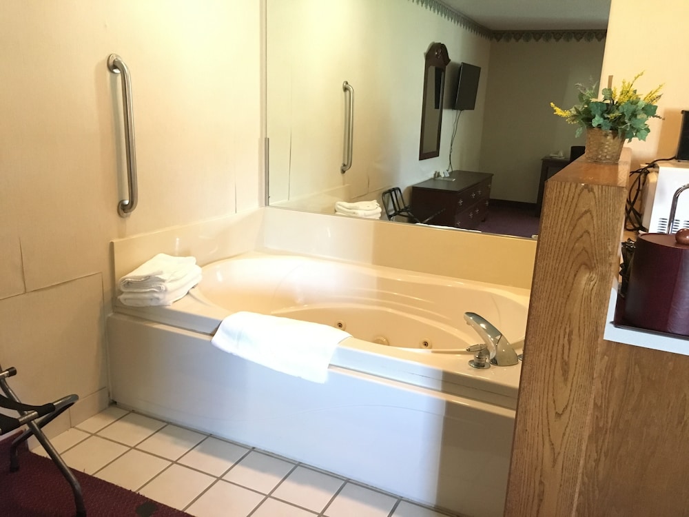 Suite, 1 King Bed, Non Smoking photo 2