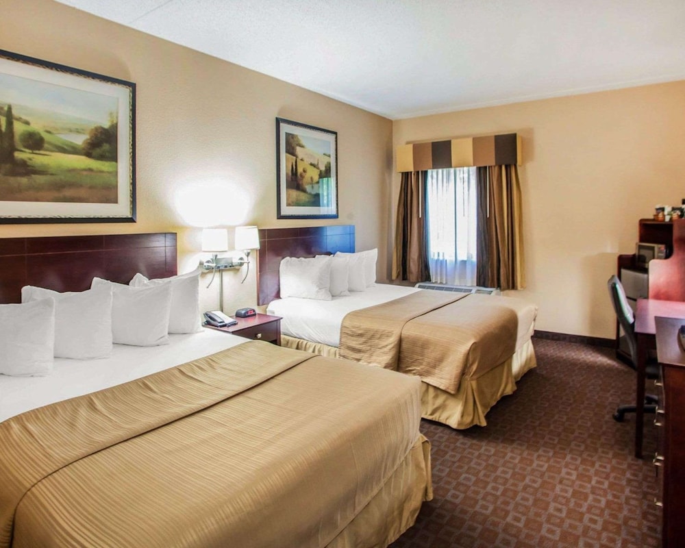 Standard Room, 2 Queen Beds, Non Smoking - Photo 1
