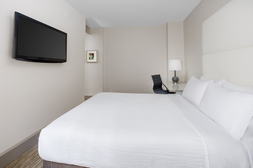 Standard Room, 1 Queen Bed, Accessible (Mobility) - Photo 6