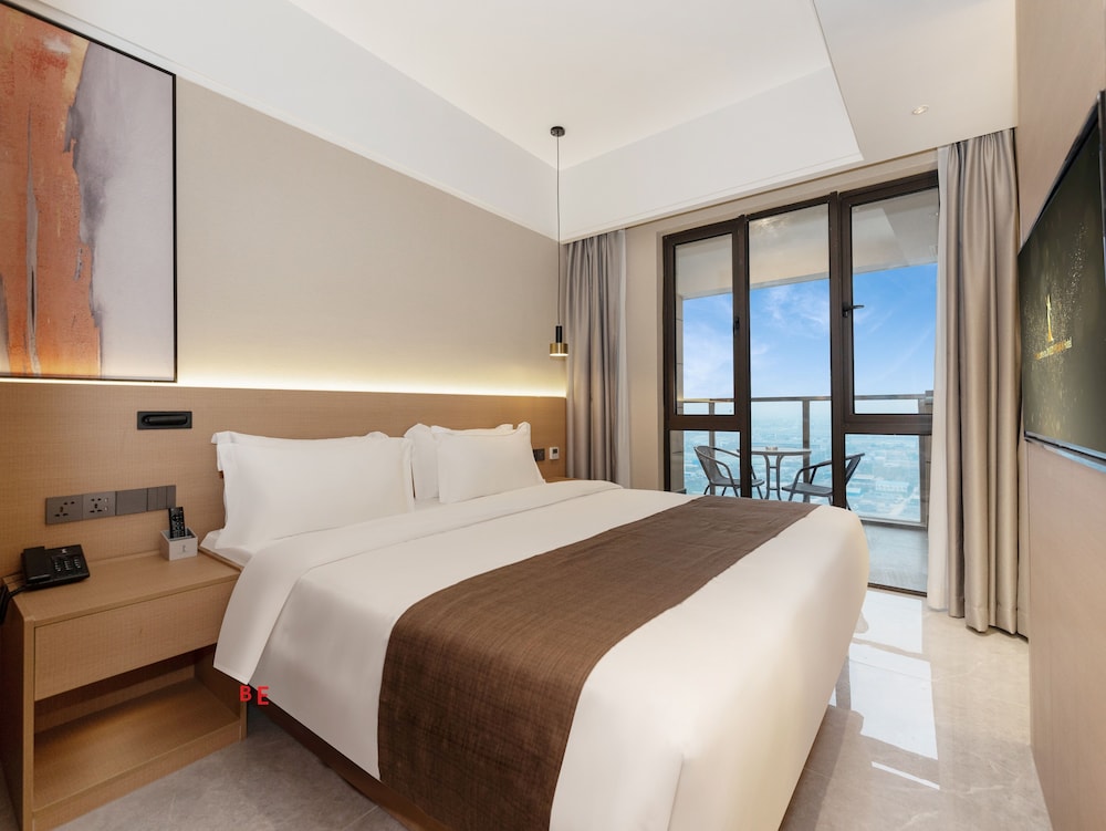 Suite, 1 Bedroom - Photo 1
