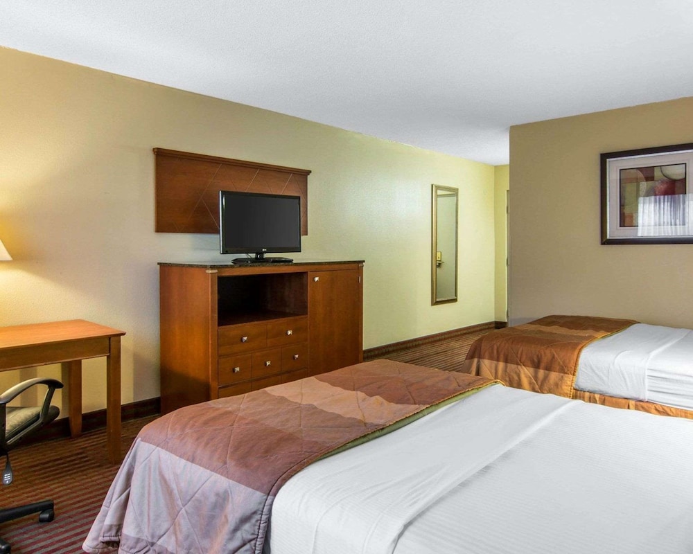 Suite, Multiple Beds, Accessible, Non Smoking (Efficiency) photo 2