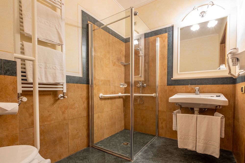 Deluxe Double Room, Mobility Accessible photo 2
