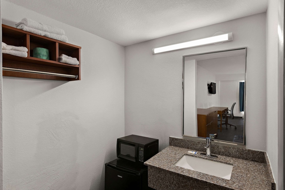 Room, 2 Queen Beds, Accessible, Non Smoking - Photo 3
