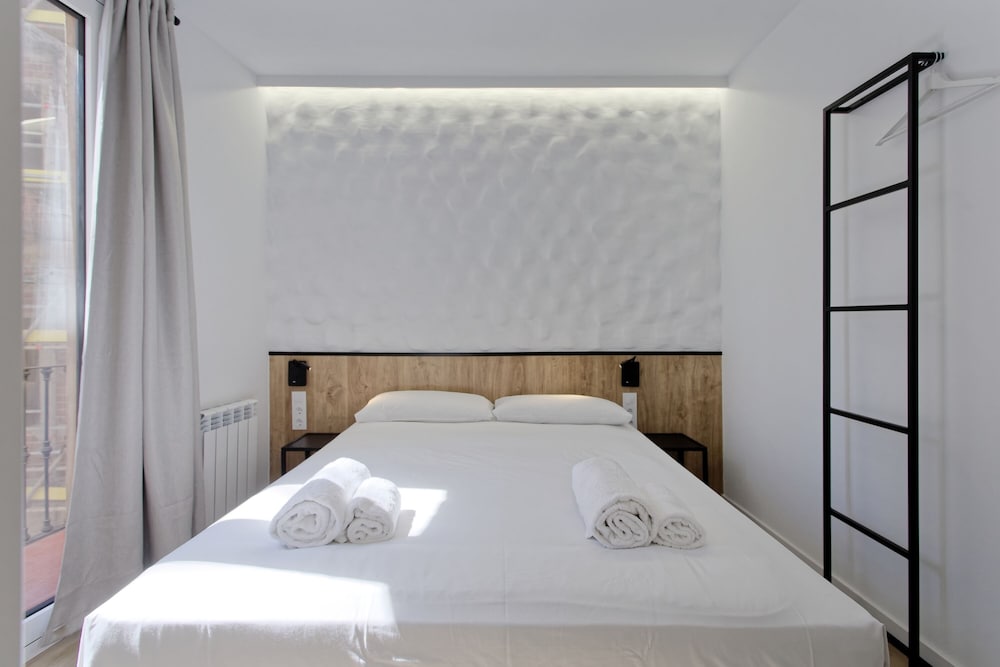 Standard Double Room, Non Smoking, Courtyard View photo 2