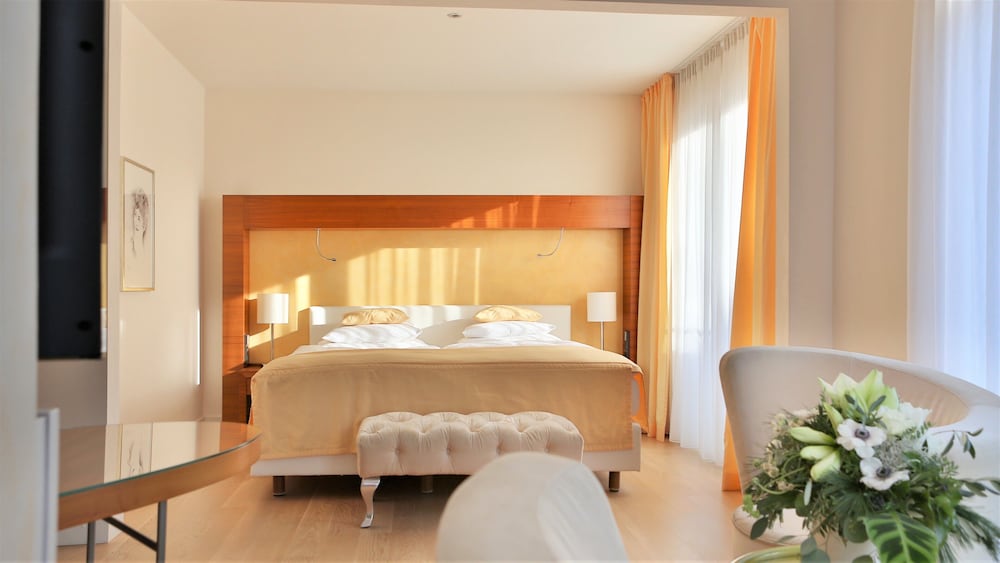 Junior Suite, City View (Street view ) - Photo 3