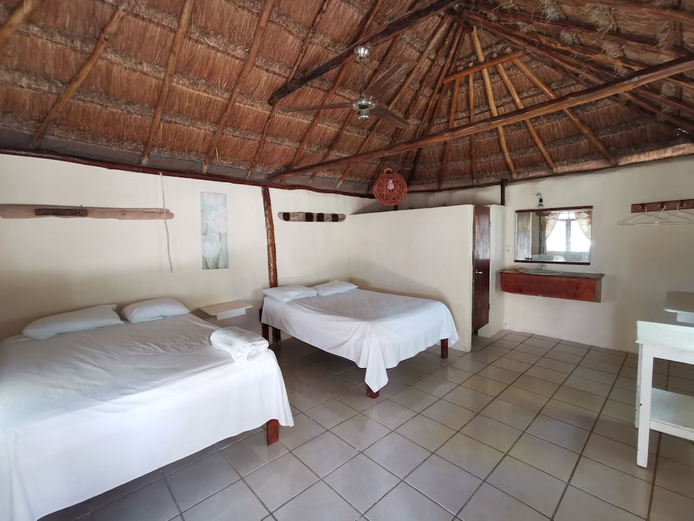 Classic Bungalow, 2 Double Beds - Photo 11