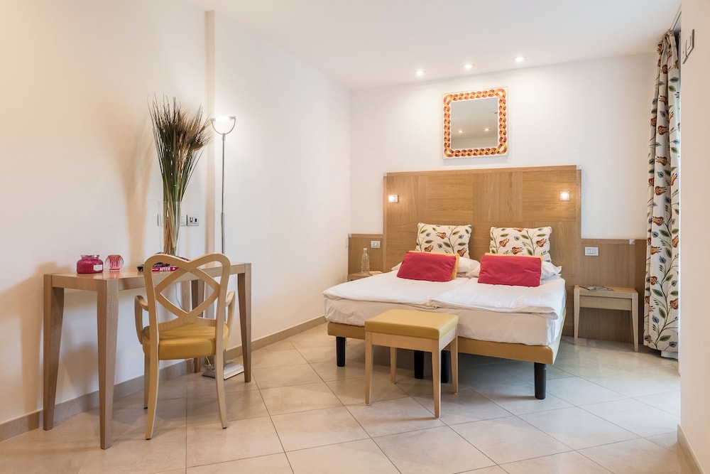 Junior Suite, Balcony (Medium)