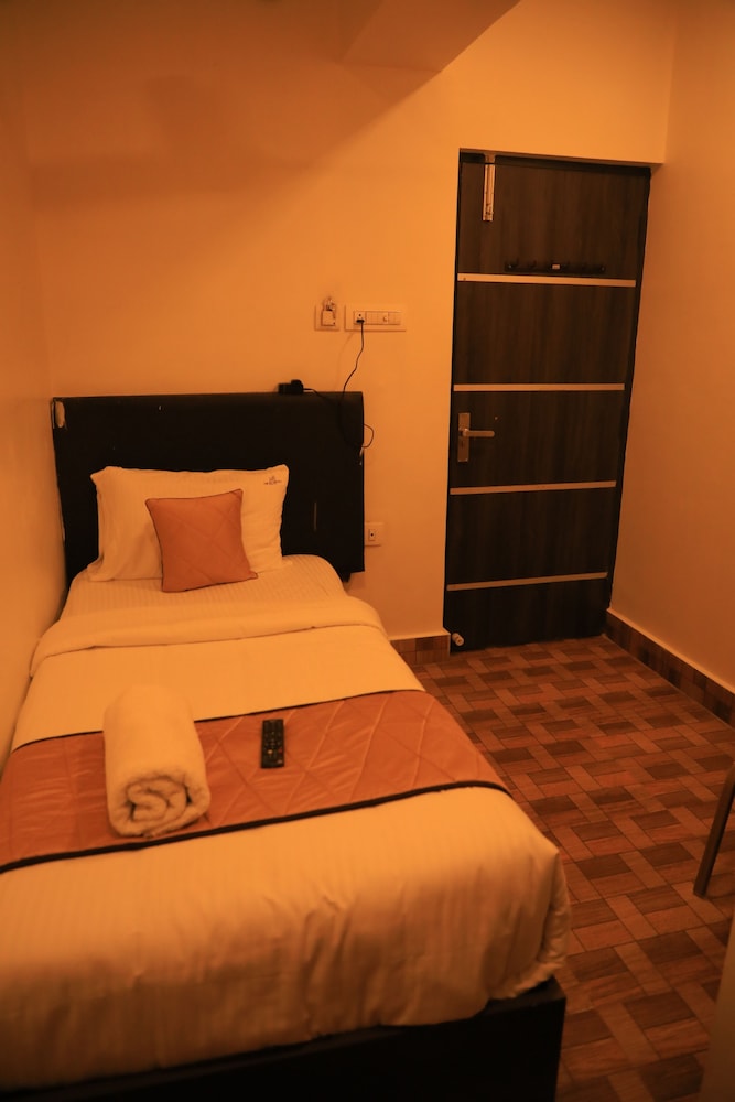 Standard Single Room - Photo 6