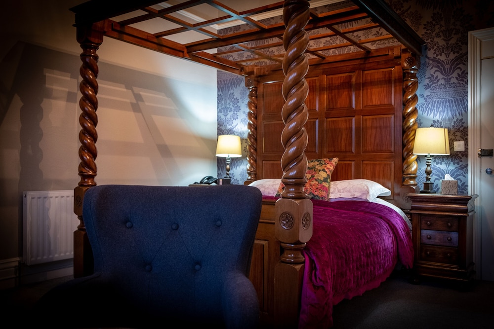 Deluxe Room, 1 King Bed photo 3