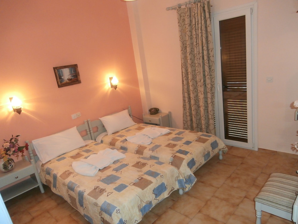 Economy Twin Room, City View - Photo 6