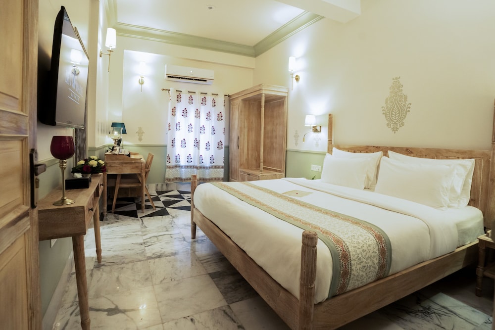 Upper Luxury - Photo 22